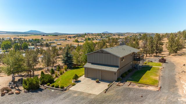 1896 SE Hoffman Drive, Madras, OR 97741