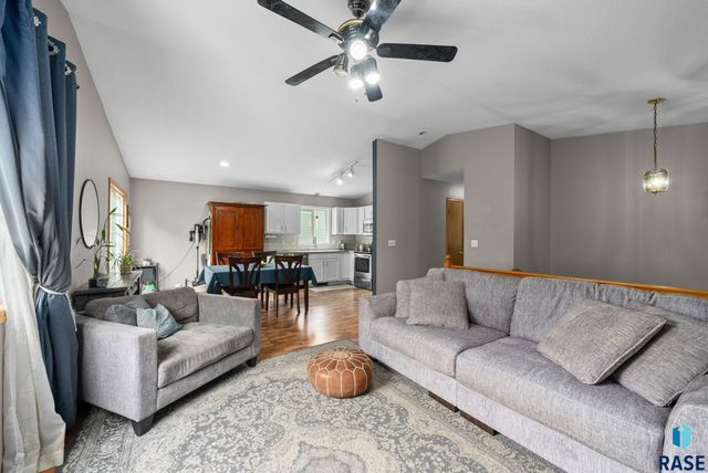 800 N poplar Ave, Tea, SD 57064