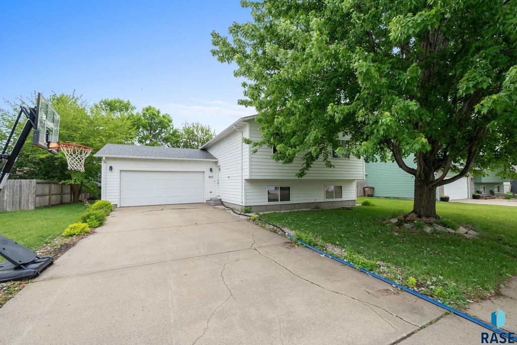 800 N poplar Ave, Tea, SD 57064