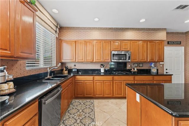 4517 Vahan Court, Lancaster, CA 93536