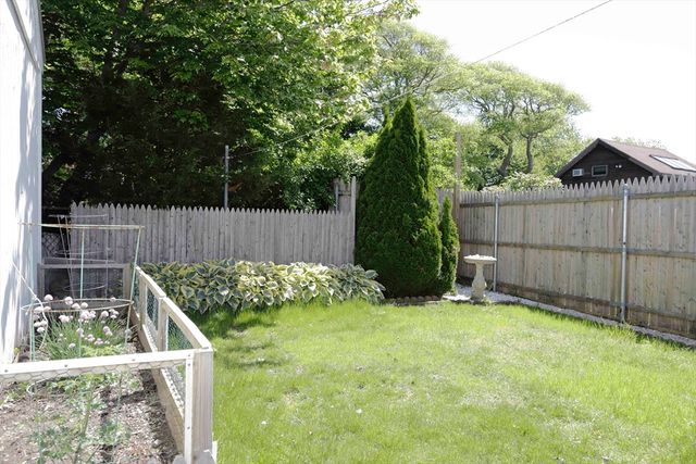 35 Point St, Fairhaven, MA 02719