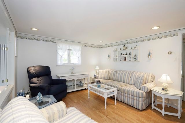 35 Point St, Fairhaven, MA 02719