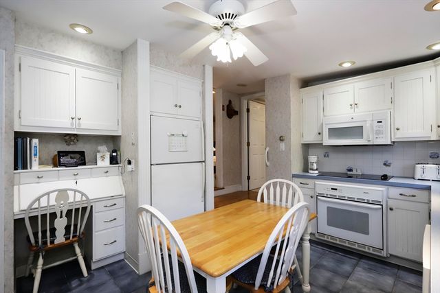 35 Point St, Fairhaven, MA 02719