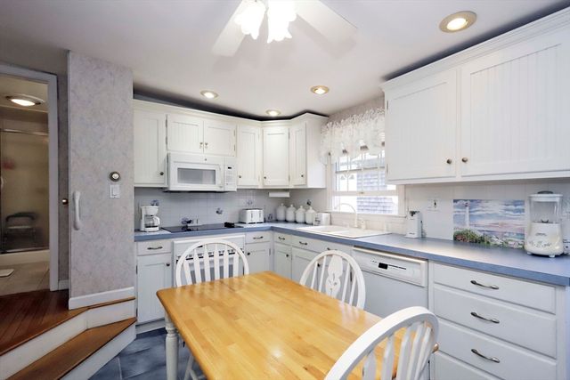 35 Point St, Fairhaven, MA 02719