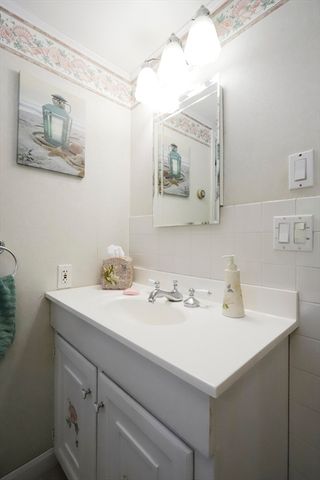 35 Point St, Fairhaven, MA 02719