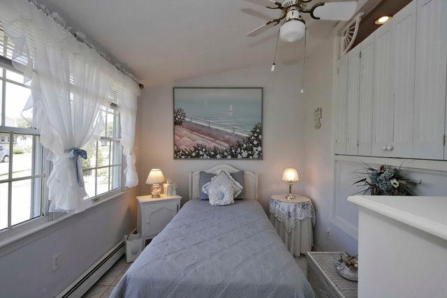 35 Point St, Fairhaven, MA 02719