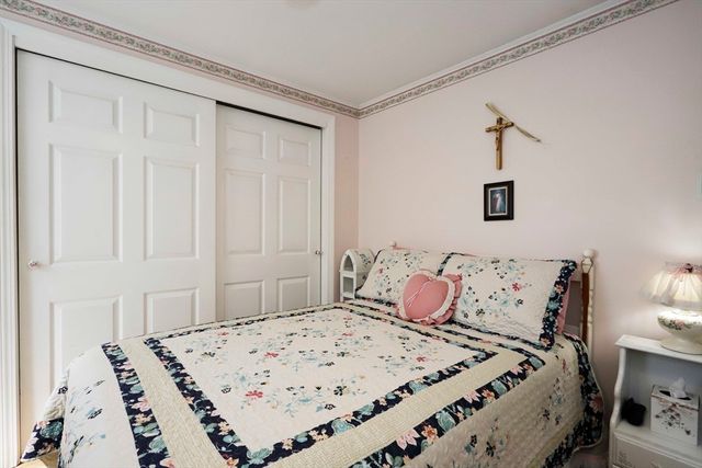 35 Point St, Fairhaven, MA 02719