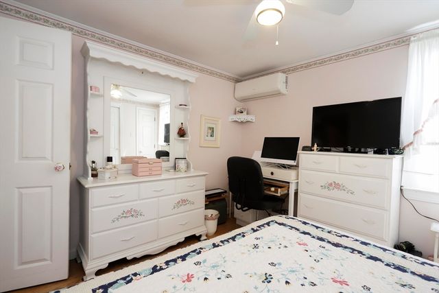 35 Point St, Fairhaven, MA 02719