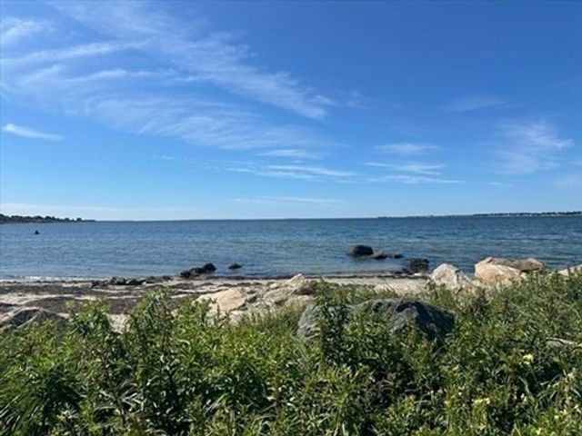 35 Point St, Fairhaven, MA 02719