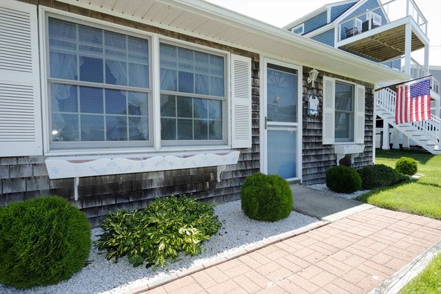 35 Point St, Fairhaven, MA 02719