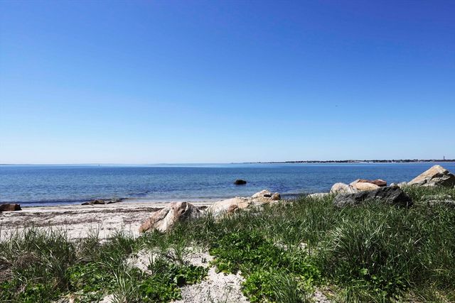 35 Point St, Fairhaven, MA 02719