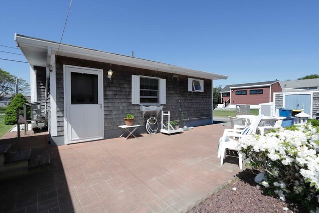 35 Point St, Fairhaven, MA 02719