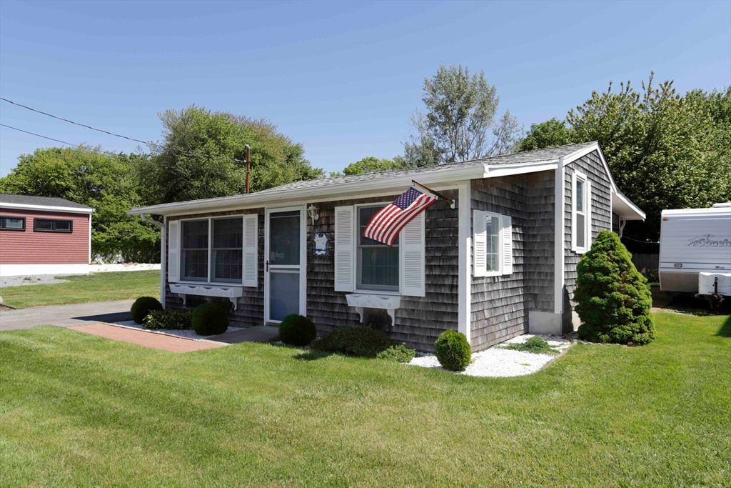 35 Point St, Fairhaven, MA 02719