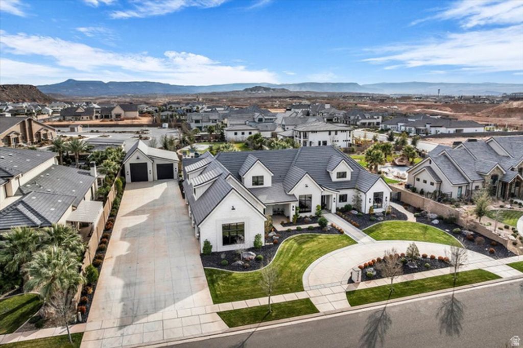 Image 3 of property listing at 2204 E 3770 S, St. George, UT 84790