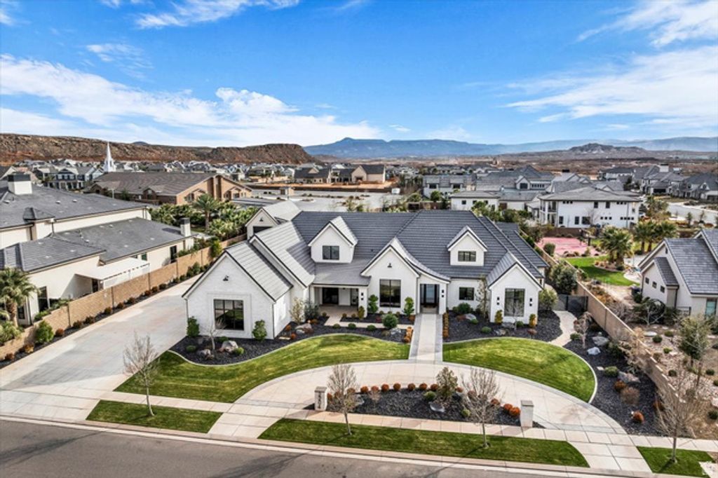 Image 4 of property listing at 2204 E 3770 S, St. George, UT 84790