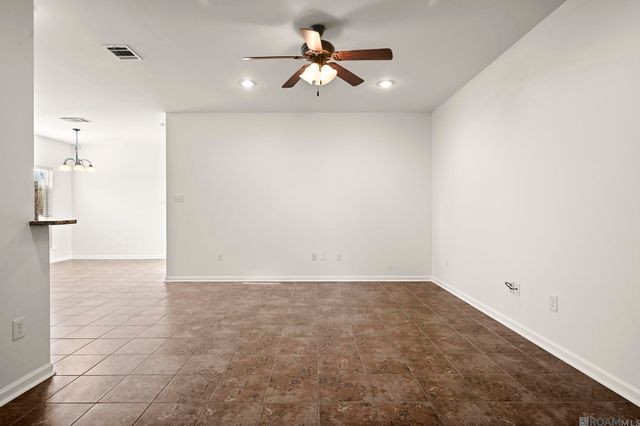 42351 Cedarstone Ave, Prairieville, LA 70769