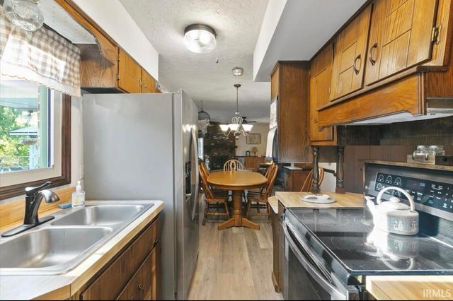 915 Edgehill Lane, Anderson, IN 46012