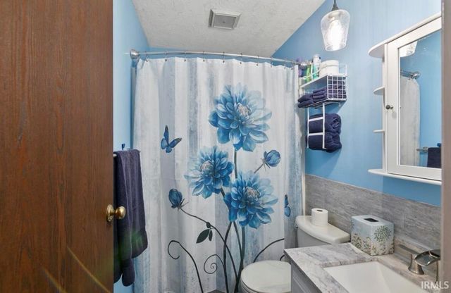 915 Edgehill Lane, Anderson, IN 46012