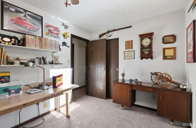 915 Edgehill Lane, Anderson, IN 46012