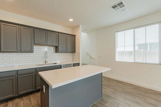 5538 S Dillon, Mesa, AZ 85212