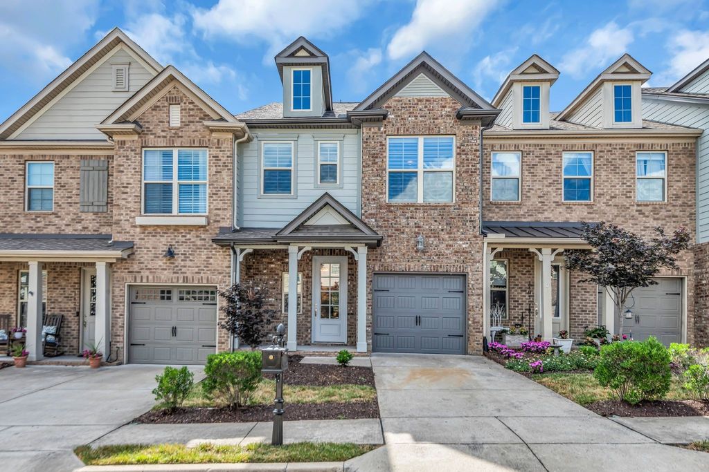 1477 Channing Dr, Thompsons Station, TN 37179