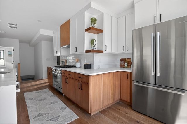 37 Kingston St B, Somerville, MA 02144