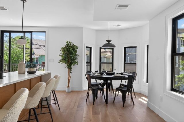 37 Kingston St B, Somerville, MA 02144
