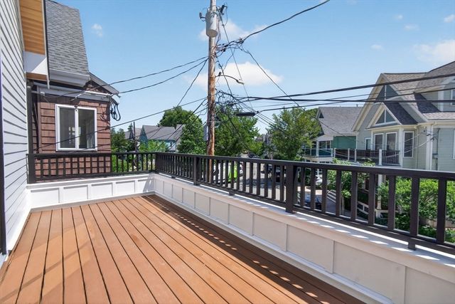 37 Kingston St B, Somerville, MA 02144