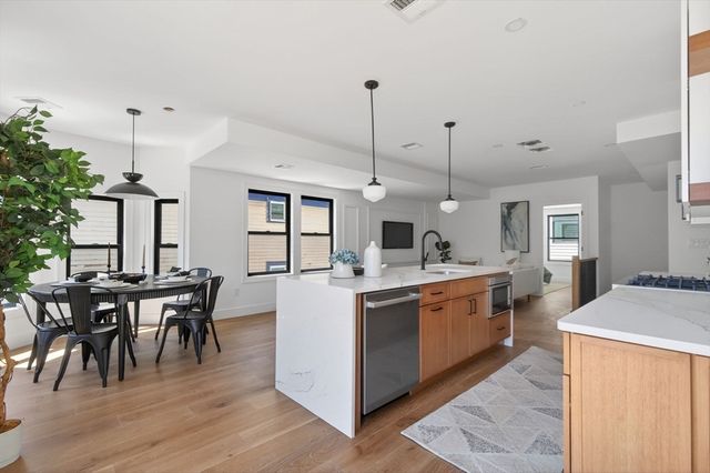 37 Kingston St B, Somerville, MA 02144