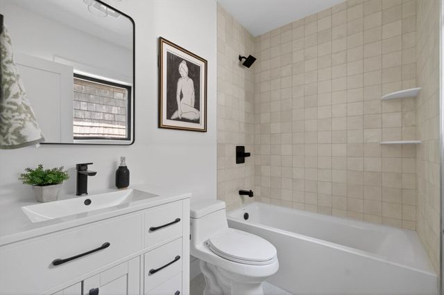37 Kingston St B, Somerville, MA 02144