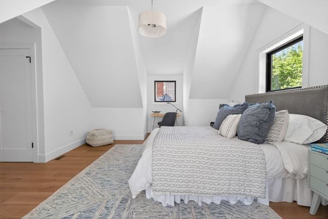 37 Kingston St B, Somerville, MA 02144
