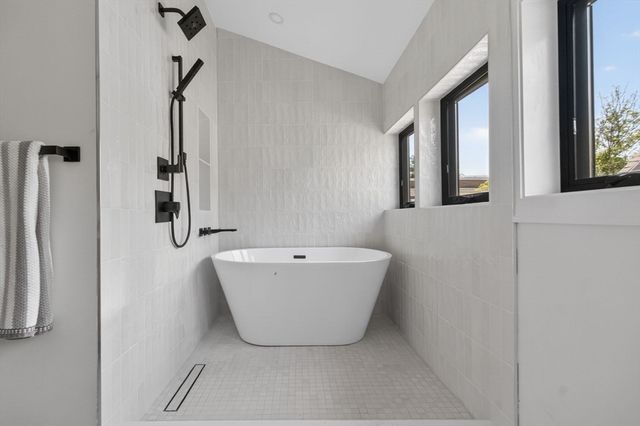 37 Kingston St B, Somerville, MA 02144