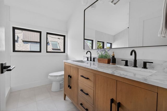 37 Kingston St B, Somerville, MA 02144