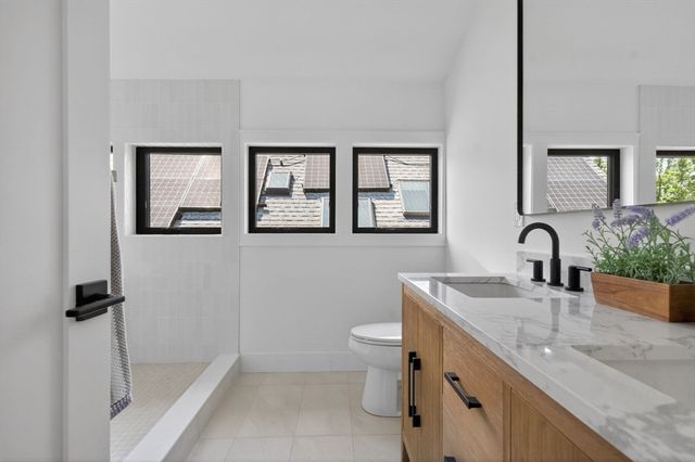 37 Kingston St B, Somerville, MA 02144