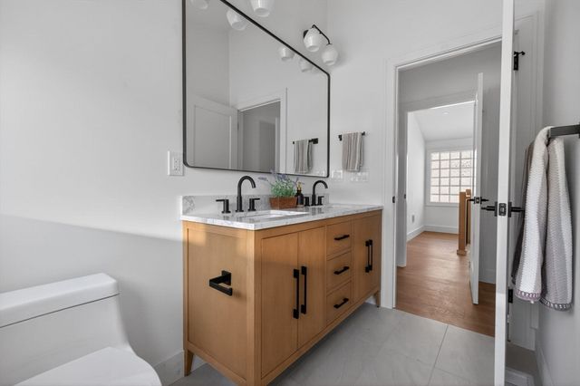 37 Kingston St B, Somerville, MA 02144