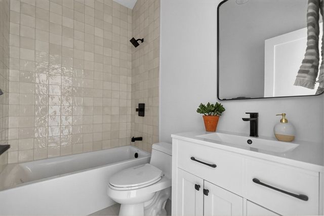 37 Kingston St B, Somerville, MA 02144