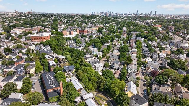 37 Kingston St B, Somerville, MA 02144