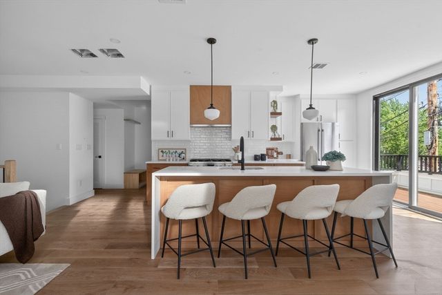 37 Kingston St B, Somerville, MA 02144