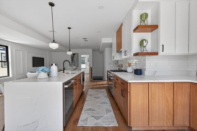 37 Kingston St B, Somerville, MA 02144