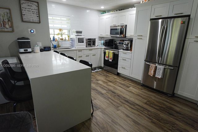 2038 Champions Way, North Lauderdale, FL 33068