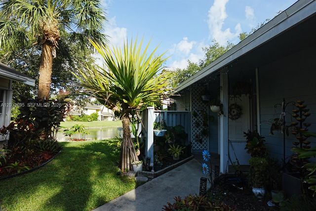 2038 Champions Way, North Lauderdale, FL 33068