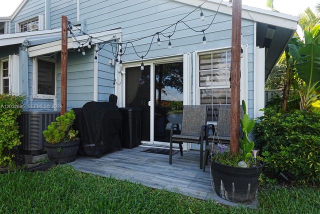 2038 Champions Way, North Lauderdale, FL 33068
