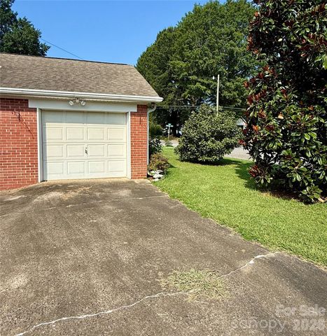 401 S Mulberry Street, Cherryville, NC 28021