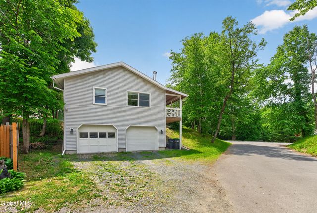 78 Tollgate Road, Sand Lake, NY 12018
