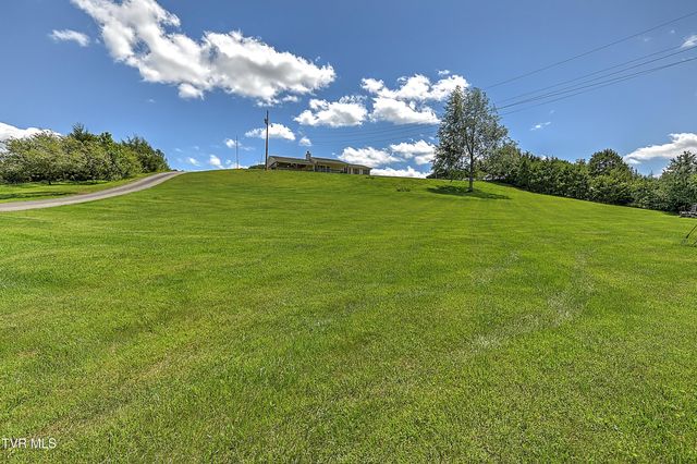 1992 Stanley Valley Road, Surgoinsville, TN 37873