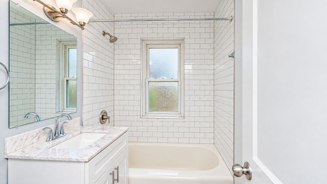 227 Custer Avenue 1, Evanston, IL 60202