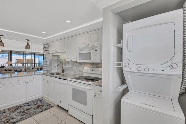 6480 MIDNIGHT PASS ROAD 612, Sarasota, FL 34242