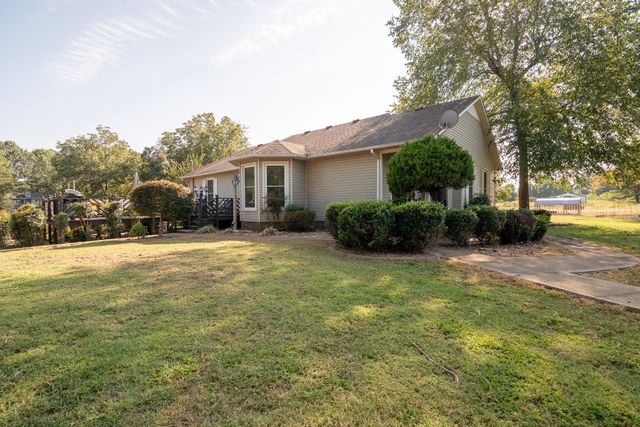 34 Morris Rd, Leoma, TN 38468