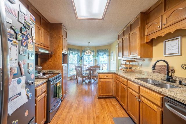 34 Morris Rd, Leoma, TN 38468