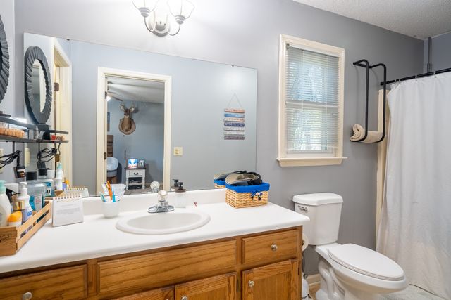 34 Morris Rd, Leoma, TN 38468